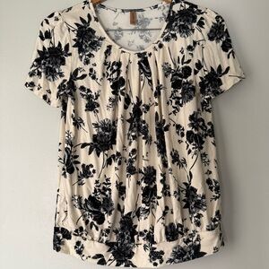 Anymeet Blouse Women’s Medium Cream Black Gray Floral Short Sleeve Scoop Knit